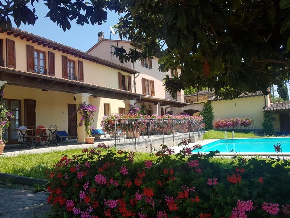 Residence Il Vigneto Lari Esterno foto