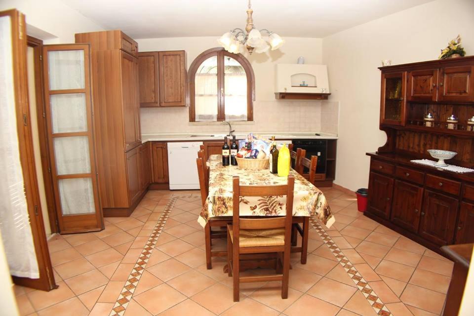 Residence Il Vigneto Lari Esterno foto