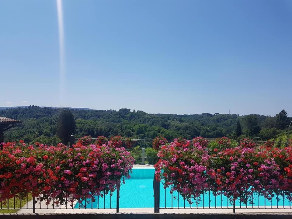 Residence Il Vigneto Lari Esterno foto