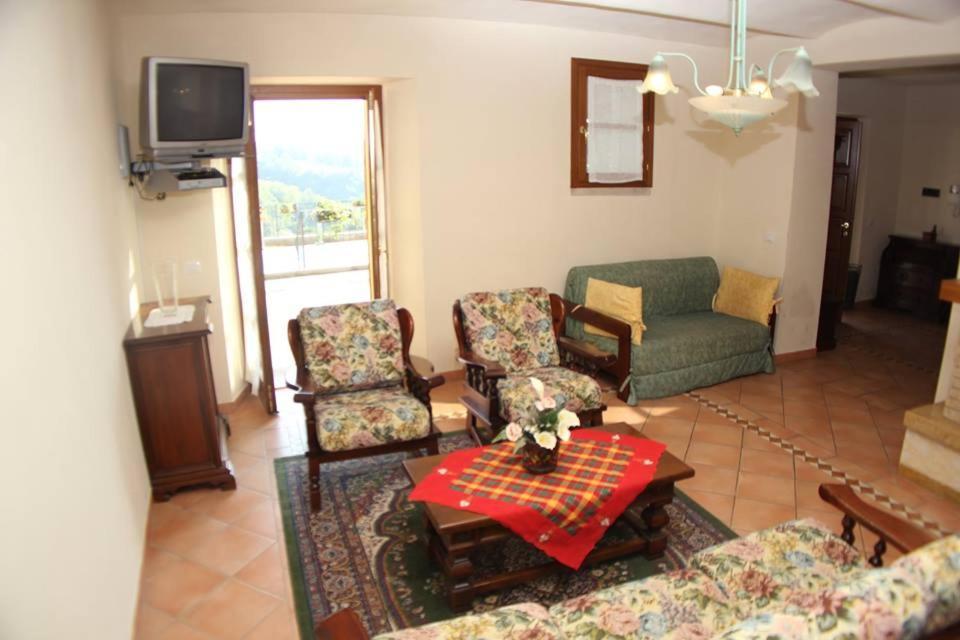 Residence Il Vigneto Lari Esterno foto