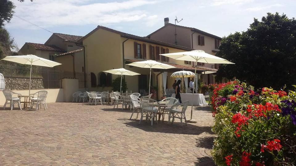 Residence Il Vigneto Lari Esterno foto